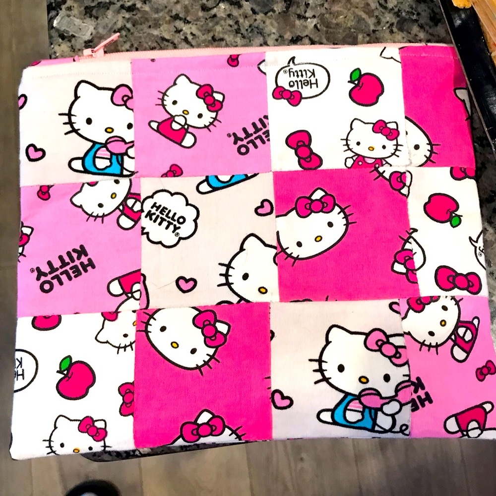 Hello kitty zipper pouch